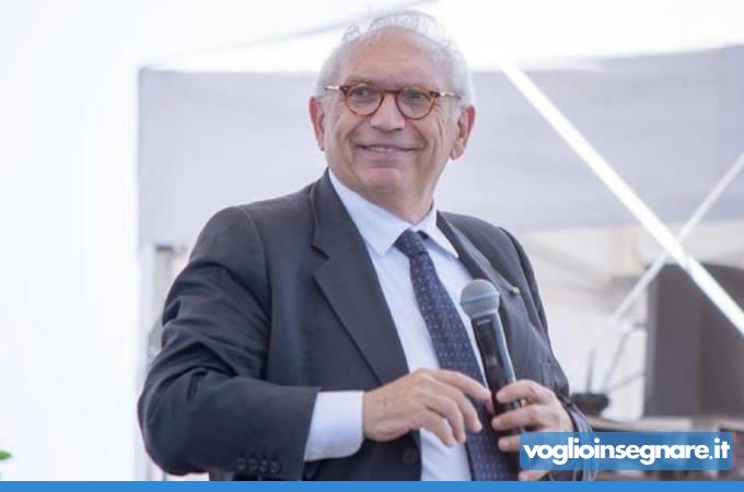 Nessuna divisione in materie alle scuole medie, ex-ministro Bianchi: «altri sei mesi e avremmo completato la riforma» 