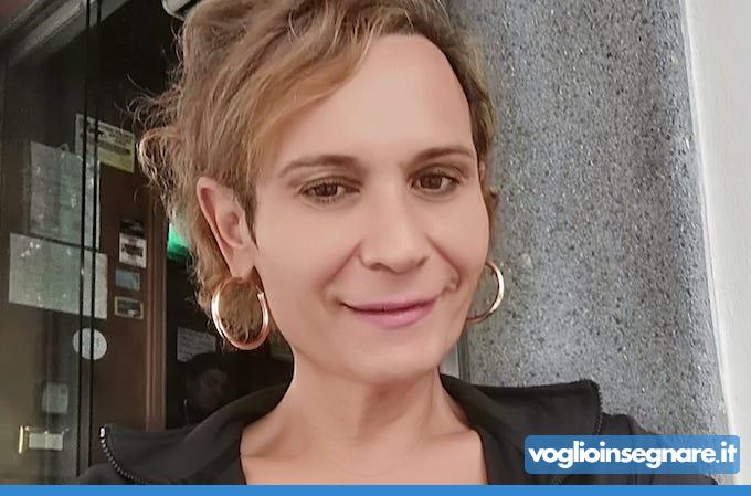 Salvatore diventa Simona: il cambio di sesso della docente accolto positivamente da alunni e preside