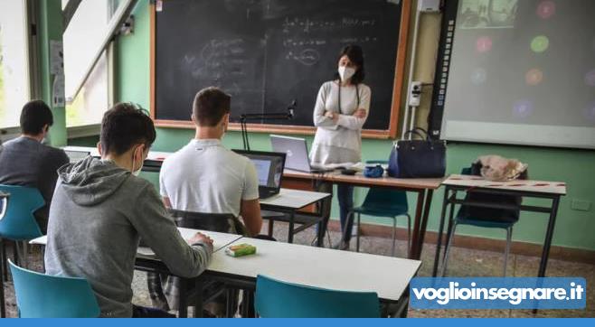 Docenti e ATA senza green pass: dal 1° settembre multa fino a mille euro e niente stipendio dal primo giorno di assenza