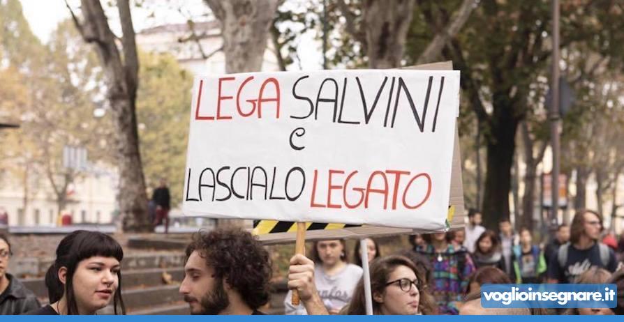 Proteste a scuola, studenti: “Le scuole ci cascano in testa, ma Salvini parla solo di cani antidroga”