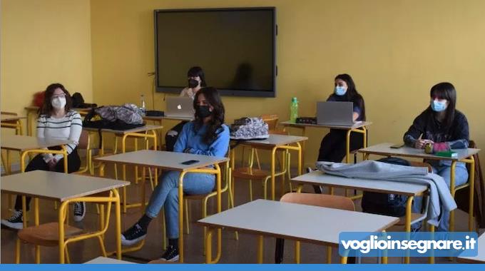 Personale della scuola: solo il 2,5% è immunizzato. Riprendono le vaccinazioni