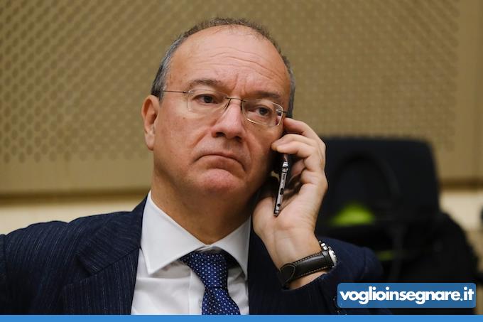 Ministro Valditara: "la lettera della preside di Firenze sul fascismo è impropria". Scoppia la polemica
