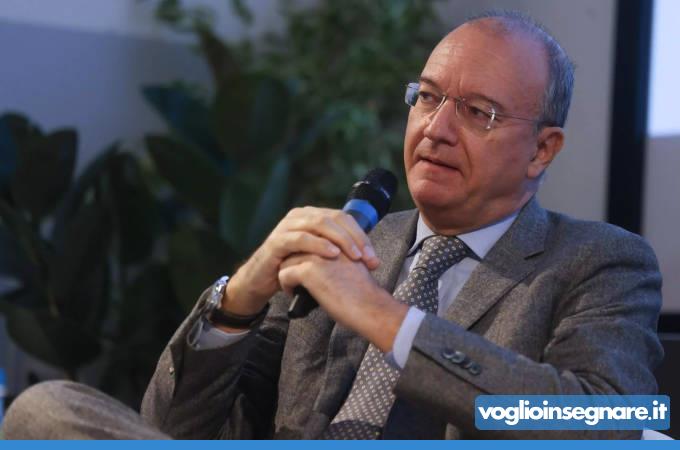 Valditara: «A Natale 2mila euro di arretrati per tutti i lavoratori della scuola». E promette battaglia al bullismo. 